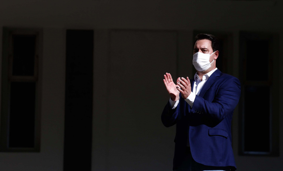 Maringá está em festa. A mais populosa cidade da Região Noroeste, com cerca de 430 mil habitantes, completou 74 anos nesta segunda-feira (10). Para celebrar, o Governo do Estado entregou dois presentes. São convênios assinados pelo governador Carlos Massa Ratinho Junior para obras de infraestrutura no município.
Foto: Jonathan Campos/AEN