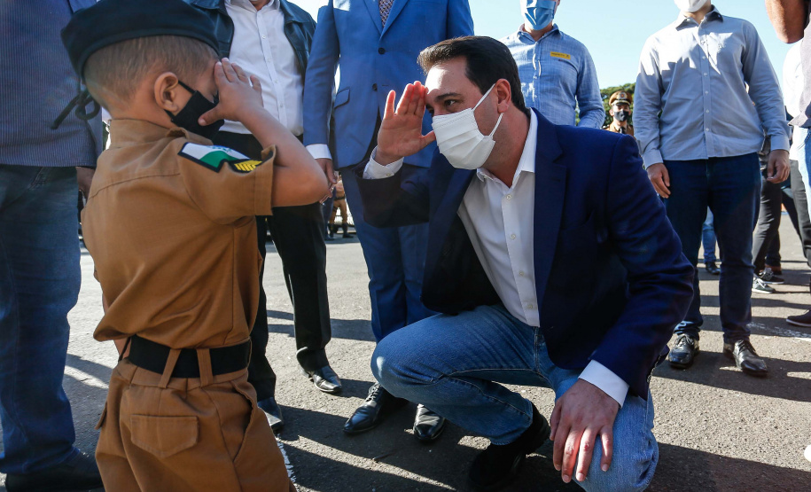 Maringá está em festa. A mais populosa cidade da Região Noroeste, com cerca de 430 mil habitantes, completou 74 anos nesta segunda-feira (10). Para celebrar, o Governo do Estado entregou dois presentes. São convênios assinados pelo governador Carlos Massa Ratinho Junior para obras de infraestrutura no município.
Foto: Jonathan Campos/AEN