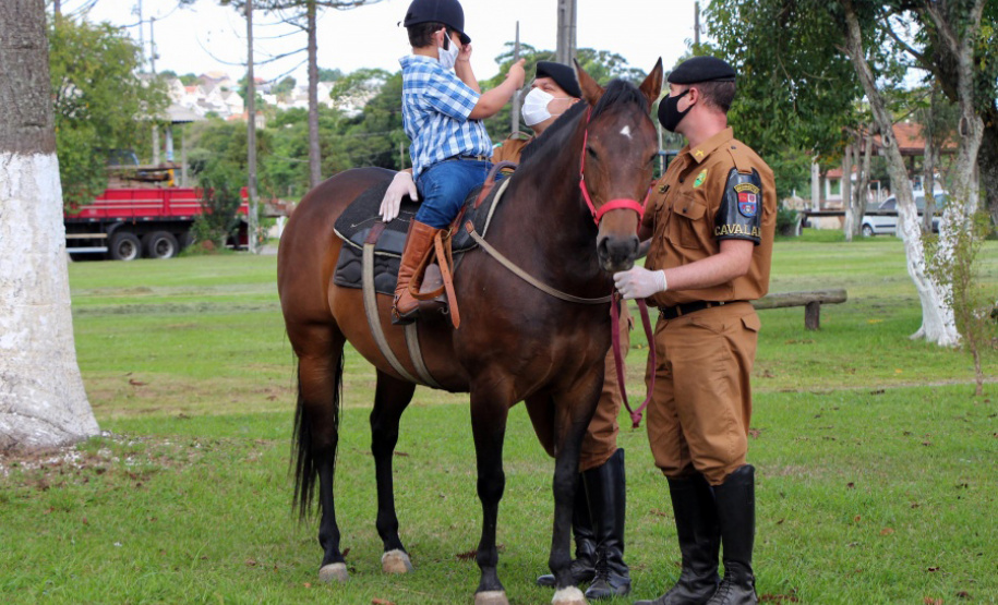 O Centro de Equoterapia do Regimento de Polícia Montada (RPMon) da Polícia Militar completa, nesta segunda-feira (10/05), 30 anos de atendimento para o desenvolvimento biopsicossocial de pessoas com necessidades especiais