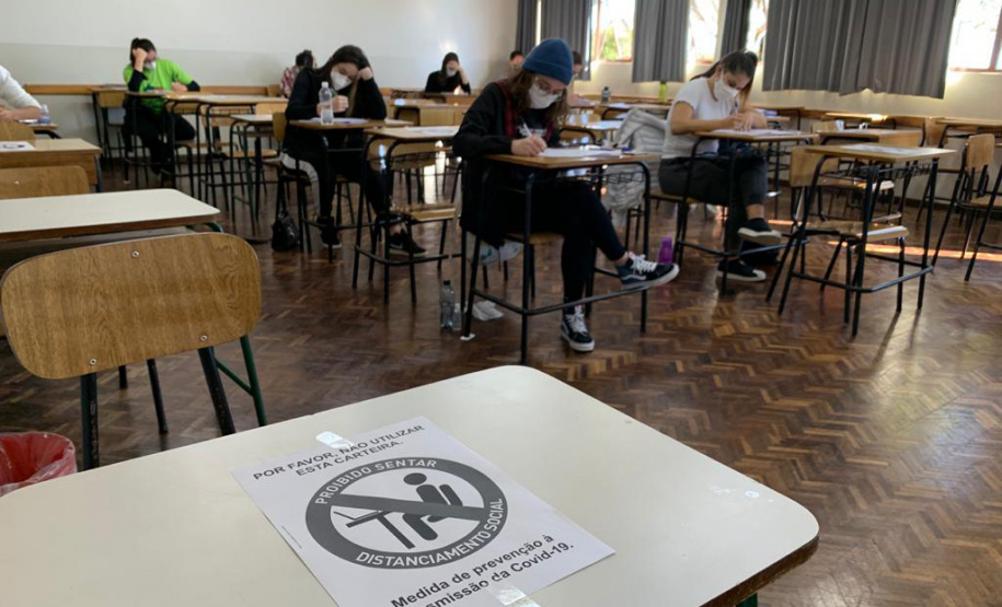 Teve início neste domingo o Vestibular 2021 da Unicentro. São 1.445 vagas distribuídas entre 41 cursos da universidade. As aplicações das provas foram divididas em 19 locais nas cidades de Guarapuava, Irati, Laranjeiras do Sul, Pitanga, Chopinzinho, Prudentópolis e Coronel Vivida. - Curitiba, 10/05/2021 - Foto: Unicentro