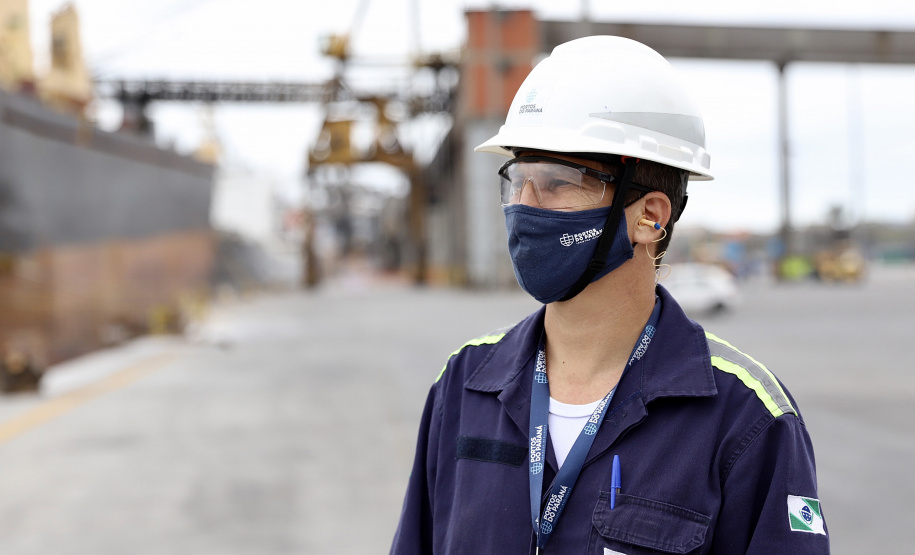 Destaque nacional em gestão portuária e eficiência, os Portos do Paraná querem ser referência, também, em saúde e segurança do trabalho. Por isso, a empresa pública firmou um contrato exclusivo para ações de combate aos acidentes de trabalho. - Paranaguá, 10/05/2021 - Foto: Claudio Neves/Portos do Paraná