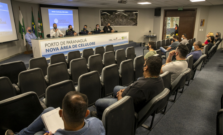 Destaque nacional em gestão portuária e eficiência, os Portos do Paraná querem ser referência, também, em saúde e segurança do trabalho. Por isso, a empresa pública firmou um contrato exclusivo para ações de combate aos acidentes de trabalho. - Paranaguá, 10/05/2021 - Foto: Claudio Neves/Portos do Paraná