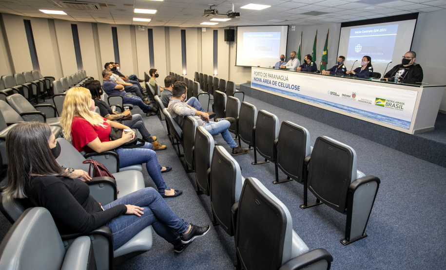 Destaque nacional em gestão portuária e eficiência, os Portos do Paraná querem ser referência, também, em saúde e segurança do trabalho. Por isso, a empresa pública firmou um contrato exclusivo para ações de combate aos acidentes de trabalho. - Paranaguá, 10/05/2021 - Foto: Claudio Neves/Portos do Paraná