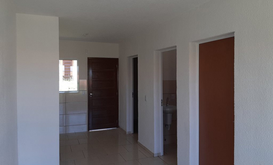 Cem famílias de Palmeira que moravam de aluguel ou em condições irregulares começaram a se mudar para o Residencial Sol Nascente nos últimos dias. Os contemplados deixaram para trás as condições precárias de moradia, em um local conhecido como Vila Monjolo, e receberam as chaves de maneira individual e escalonada, com o objetivo de reduzir os riscos de contaminação pela covid-19. (Foto: Cohapar) - Curitiba, 10/05/2021 - Foto: Cohapar