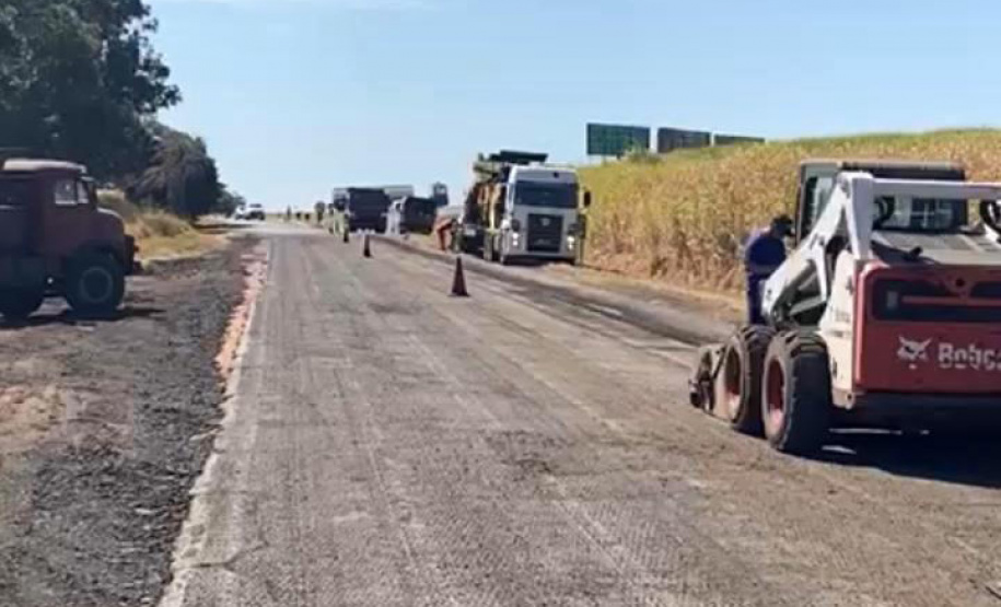 O Governo do Estado iniciou nesta segunda-feira (10) as obras de conservação da PR-463, rodovia que faz a ligação do Noroeste paranaense com o Interior de São Paulo