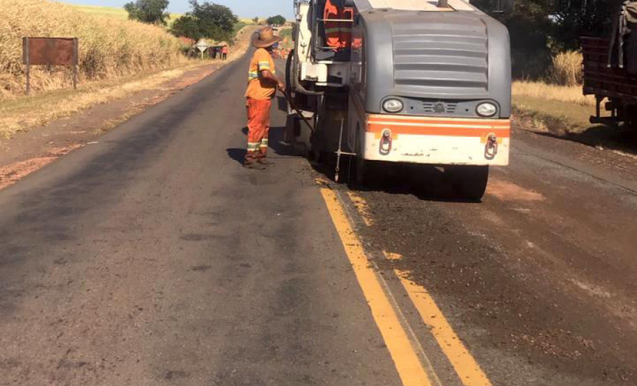 O Governo do Estado iniciou nesta segunda-feira (10) as obras de conservação da PR-463, rodovia que faz a ligação do Noroeste paranaense com o Interior de São Paulo
