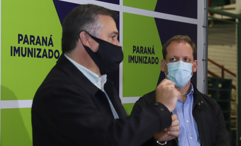 Vacina Pfizer 2 Segundo lote com 67.860 doses da vacina Pfizer/Comirnaty/BioNtech chega no Centro de Medicamentos do Paraná (Cemepar), em Curitiba, na noite desta segunda-feira (10). Foto: Geraldo Bubniak/AEN