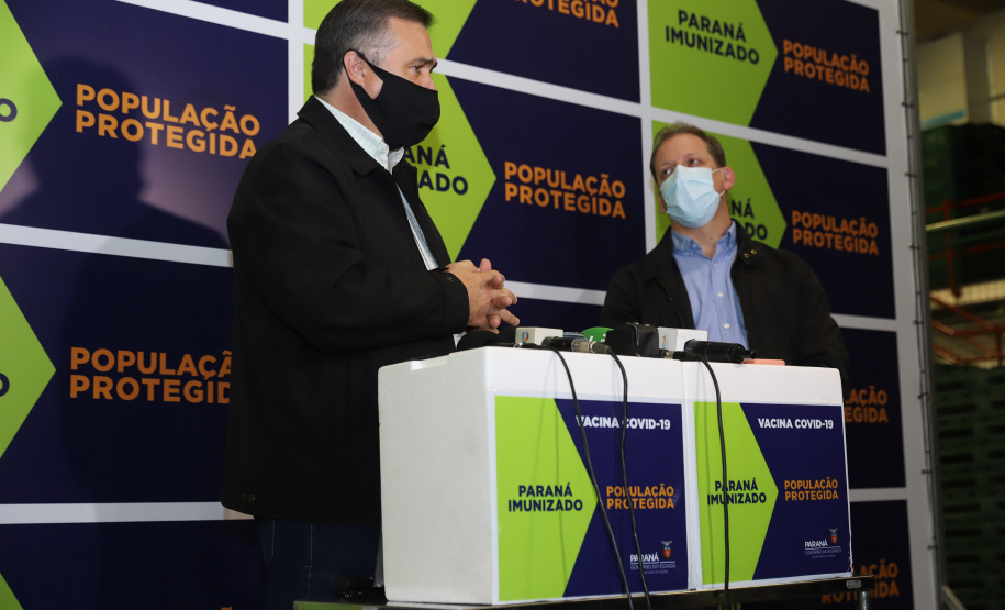 Vacina Pfizer 2 Segundo lote com 67.860 doses da vacina Pfizer/Comirnaty/BioNtech chega no Centro de Medicamentos do Paraná (Cemepar), em Curitiba, na noite desta segunda-feira (10). Foto: Geraldo Bubniak/AEN