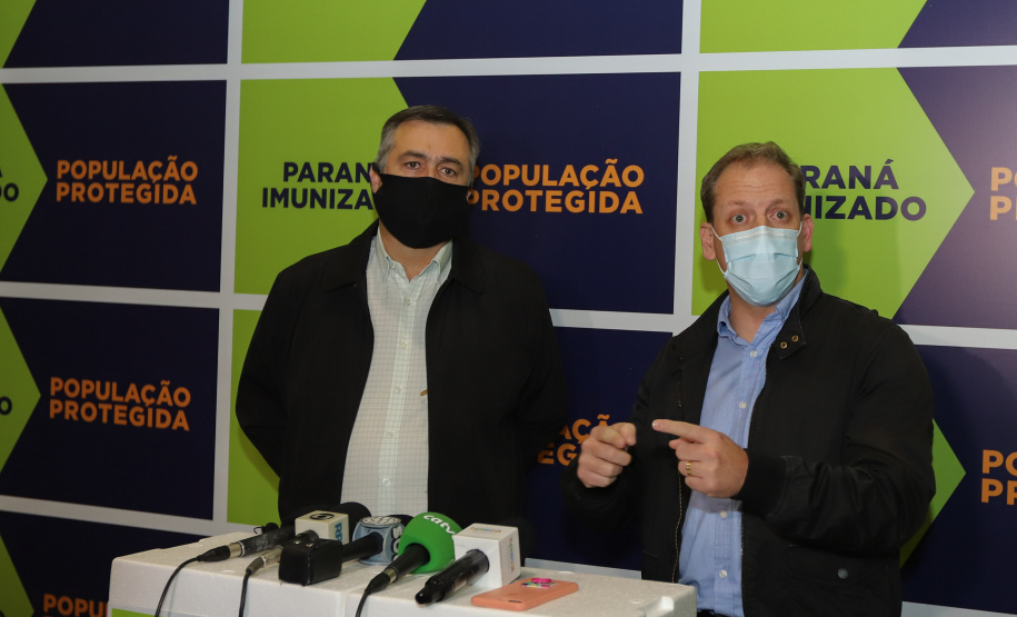 Vacina Pfizer 2 Segundo lote com 67.860 doses da vacina Pfizer/Comirnaty/BioNtech chega no Centro de Medicamentos do Paraná (Cemepar), em Curitiba, na noite desta segunda-feira (10). Foto: Geraldo Bubniak/AEN
