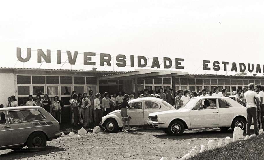 Nesta data (11), a Universidade Estadual de Maringá (UEM) completa 45 anos de reconhecimento, dado por meio do Decreto Federal 77.583 de 11 de maio de 1976. Outras datas importantes são: 6 de novembro de 1969, quando a Lei Estadual 6.034 criou a universidade, que está com 51 anos e meio de uma grande história; e 28 de janeiro de 1970, momento em que a fundação de direito público da UEM foi criada pelo Decreto Estadual 18.109.  -  Foto: UEM