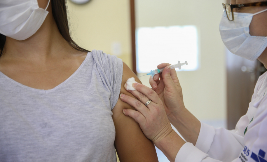 Vacinacao Pinhais Foto: Geraldo Bubniak/AEN