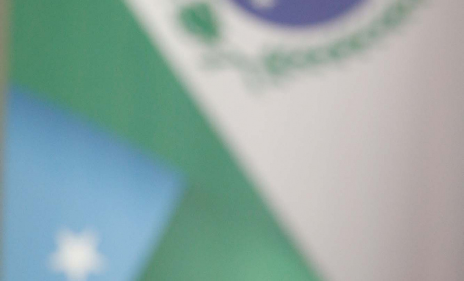 O governador Carlos Massa Ratinho Junior assinou nesta terça-feira (11) dois convênios que ampliam o apoio do Estado aos municípios da região de Londrina e à pesquisa acadêmica. As assinaturas aconteceram em um evento no Palácio Iguaçu com prefeitos da Associação dos Municípios do Médio Paranapanema (Amepar), deputados estaduais, membros da Universidade Estadual de Londrina (UEL) e representantes do Escritório da Casa Civil na região. Foto: Jonathan Campos/AEN