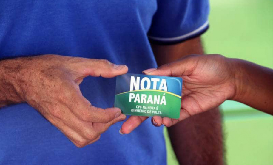 O ganhador do grande prêmio de R$ 1 milhão sorteado pelo programa Nota Paraná nesta terça-feira (11) é da cidade de São José dos Pinhais, na Região Metropolitana de Curitiba. O segundo prêmio, de R$ 200 mil, foi para um contribuinte da cidade de Rebouças, Região Sul do Estado.   - Curitiba, 11/05/2021  -  Foto/Arte: SEFA