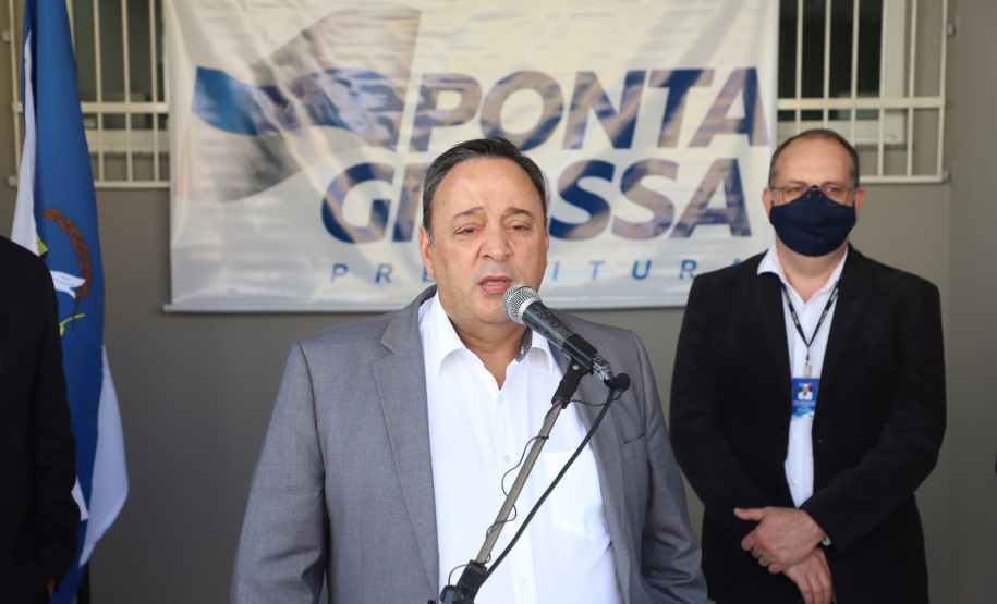 O Governo do Estado inaugurou uma nova Unidade Básica de Saúde (UBS) no município de Ponta Grossa nesta terça-feira (11). A obra possui um investimento de R$ 750 mil de repasse estadual. O secretário de Estado da Saúde, Beto Preto, esteve presente na inauguração e falou sobre a importância desta obra para a população.  -  Ponta Grossa, 11/05/2021  -  Foto: Ari Dias/AEN