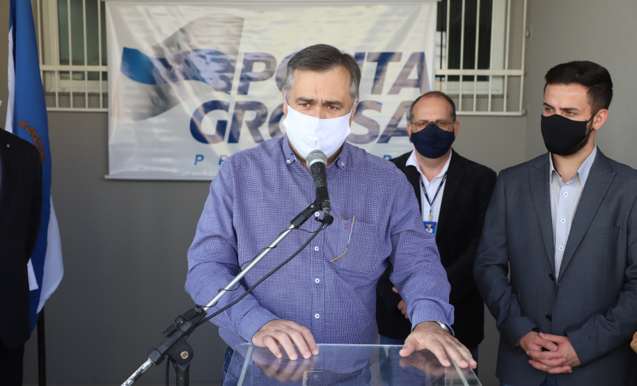 O Governo do Estado inaugurou uma nova Unidade Básica de Saúde (UBS) no município de Ponta Grossa nesta terça-feira (11). A obra possui um investimento de R$ 750 mil de repasse estadual. O secretário de Estado da Saúde, Beto Preto, esteve presente na inauguração e falou sobre a importância desta obra para a população.  -  Ponta Grossa, 11/05/2021  -  Foto: Ari Dias/AEN