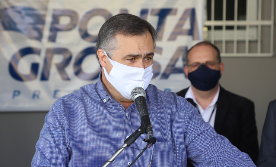 O Governo do Estado inaugurou uma nova Unidade Básica de Saúde (UBS) no município de Ponta Grossa nesta terça-feira (11). A obra possui um investimento de R$ 750 mil de repasse estadual. O secretário de Estado da Saúde, Beto Preto, esteve presente na inauguração e falou sobre a importância desta obra para a população.  -  Ponta Grossa, 11/05/2021  -  Foto: Ari Dias/AEN