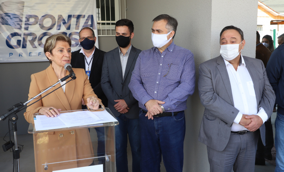 O Governo do Estado inaugurou uma nova Unidade Básica de Saúde (UBS) no município de Ponta Grossa nesta terça-feira (11). A obra possui um investimento de R$ 750 mil de repasse estadual. O secretário de Estado da Saúde, Beto Preto, esteve presente na inauguração e falou sobre a importância desta obra para a população.  -  Ponta Grossa, 11/05/2021  -  Foto: Ari Dias/AEN