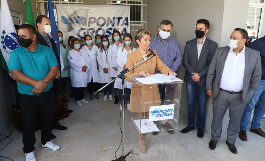 O Governo do Estado inaugurou uma nova Unidade Básica de Saúde (UBS) no município de Ponta Grossa nesta terça-feira (11). A obra possui um investimento de R$ 750 mil de repasse estadual. O secretário de Estado da Saúde, Beto Preto, esteve presente na inauguração e falou sobre a importância desta obra para a população.  -  Ponta Grossa, 11/05/2021  -  Foto: Ari Dias/AEN