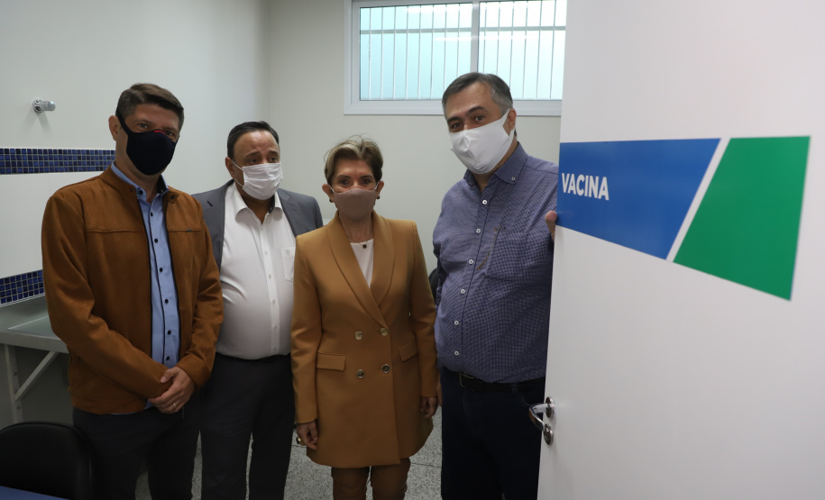 O Governo do Estado inaugurou uma nova Unidade Básica de Saúde (UBS) no município de Ponta Grossa nesta terça-feira (11). A obra possui um investimento de R$ 750 mil de repasse estadual. O secretário de Estado da Saúde, Beto Preto, esteve presente na inauguração e falou sobre a importância desta obra para a população.  -  Ponta Grossa, 11/05/2021  -  Foto: Ari Dias/AEN