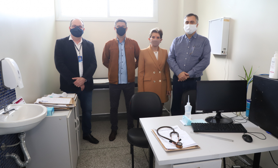 O Governo do Estado inaugurou uma nova Unidade Básica de Saúde (UBS) no município de Ponta Grossa nesta terça-feira (11). A obra possui um investimento de R$ 750 mil de repasse estadual. O secretário de Estado da Saúde, Beto Preto, esteve presente na inauguração e falou sobre a importância desta obra para a população.  -  Ponta Grossa, 11/05/2021  -  Foto: Ari Dias/AEN