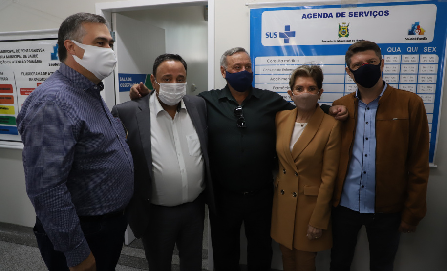 O Governo do Estado inaugurou uma nova Unidade Básica de Saúde (UBS) no município de Ponta Grossa nesta terça-feira (11). A obra possui um investimento de R$ 750 mil de repasse estadual. O secretário de Estado da Saúde, Beto Preto, esteve presente na inauguração e falou sobre a importância desta obra para a população.  -  Ponta Grossa, 11/05/2021  -  Foto: Ari Dias/AEN