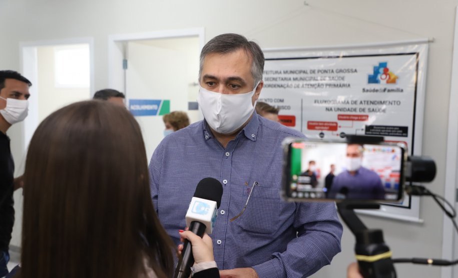O Governo do Estado inaugurou uma nova Unidade Básica de Saúde (UBS) no município de Ponta Grossa nesta terça-feira (11). A obra possui um investimento de R$ 750 mil de repasse estadual. O secretário de Estado da Saúde, Beto Preto, esteve presente na inauguração e falou sobre a importância desta obra para a população.  -  Ponta Grossa, 11/05/2021  -  Foto: Ari Dias/AEN
