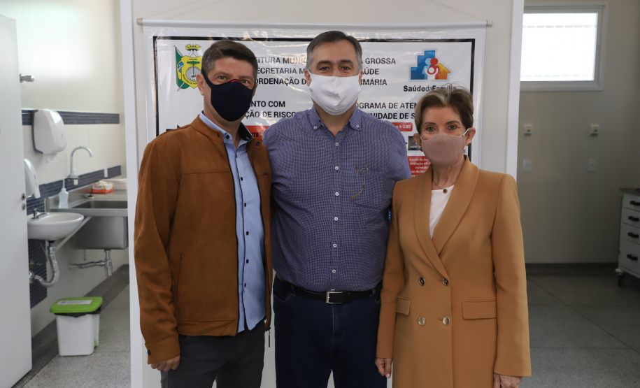 O Governo do Estado inaugurou uma nova Unidade Básica de Saúde (UBS) no município de Ponta Grossa nesta terça-feira (11). A obra possui um investimento de R$ 750 mil de repasse estadual. O secretário de Estado da Saúde, Beto Preto, esteve presente na inauguração e falou sobre a importância desta obra para a população.  -  Ponta Grossa, 11/05/2021  -  Foto: Ari Dias/AEN
