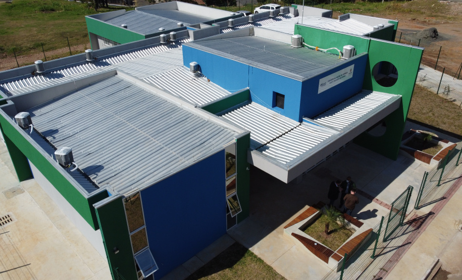 O Governo do Estado inaugurou uma nova Unidade Básica de Saúde (UBS) no município de Ponta Grossa nesta terça-feira (11). A obra possui um investimento de R$ 750 mil de repasse estadual. O secretário de Estado da Saúde, Beto Preto, esteve presente na inauguração e falou sobre a importância desta obra para a população.  -  Ponta Grossa, 11/05/2021  -  Foto: Ari Dias/AEN