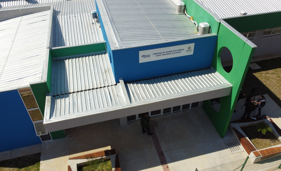 O Governo do Estado inaugurou uma nova Unidade Básica de Saúde (UBS) no município de Ponta Grossa nesta terça-feira (11). A obra possui um investimento de R$ 750 mil de repasse estadual. O secretário de Estado da Saúde, Beto Preto, esteve presente na inauguração e falou sobre a importância desta obra para a população.  -  Ponta Grossa, 11/05/2021  -  Foto: Ari Dias/AEN