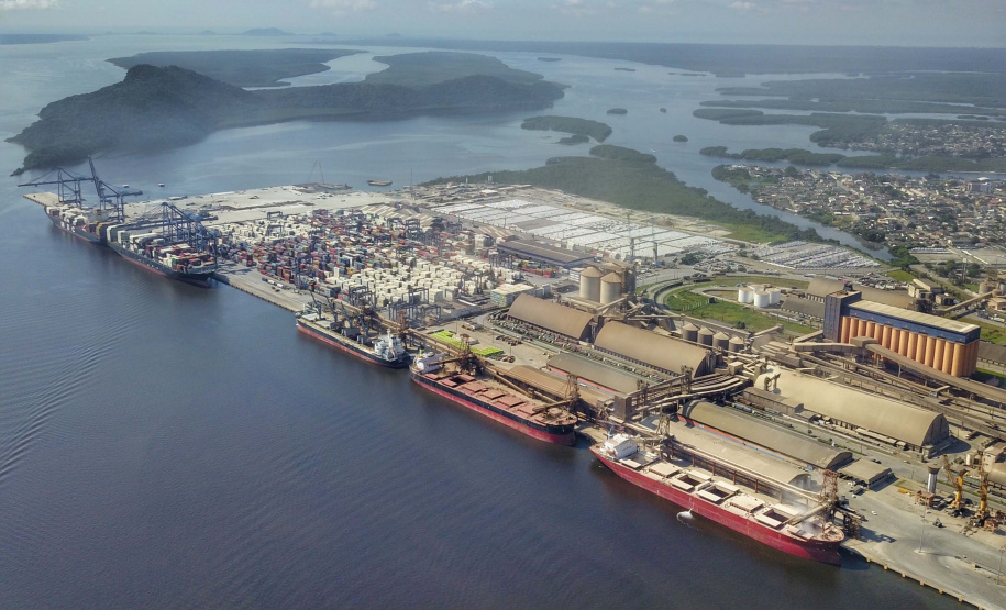 A concessão do canal de acesso aos Portos de Paranaguá e Antonina foi debatida nesta terça-feira (11) com entidades do setor produtivo paranaense, em dois fóruns virtuais. Pela manhã, o presidente da Portos do Paraná, Luiz Fernando Garcia, conversou sobre o tema em reunião promovida pelo Movimento Pró-Paraná e, à tarde, no Conselho Sul Export.Foto: José Fernando Oura/AEN