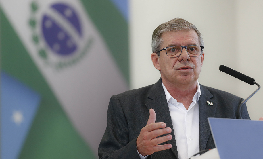 O Governo do Estado vai investir R$ 450 milhões extras em habitação nos próximos dois anos para viabilizar a aquisição da casa própria a cerca de 30 mil famílias paranaenses. A iniciativa faz parte da nova modalidade do programa Casa Fácil Paraná e foi apresentada pelo governador Carlos Massa Ratinho Junior nesta quarta-feira (12) a prefeitos, deputados, empresários do ramo da construção civil e especialistas.
Foto: Jonathan Campos/AEN