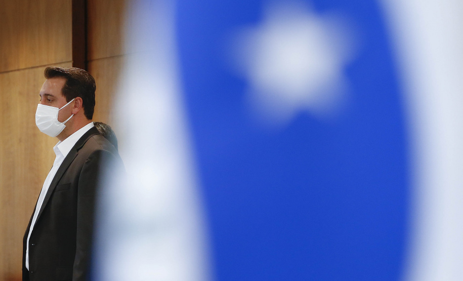 O Governo do Estado formalizou nesta quarta-feira (12), em ato no Palácio Iguaçu, o repasse de R$ 7.694.001,21 para a execução do projeto Pelo Direito à Vida III do Hospital Pequeno Príncipe, mantido por entidade filantrópica, de Curitiba.
O convênio foi assinado pelo governador Carlos Massa Ratinho Junior e pelo diretor corporativo do Complexo Pequeno Príncipe, José Álvaro da Silva Carneiro.  Foto: Jonathan Campos/AEN