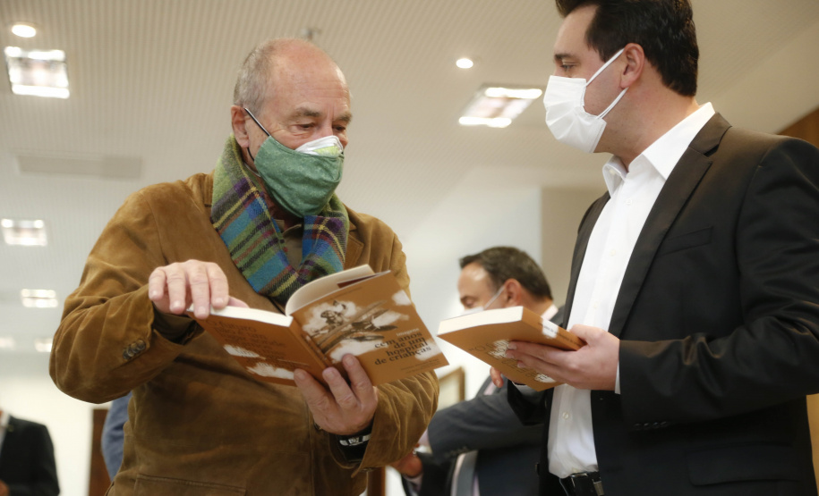 O Governo do Estado formalizou nesta quarta-feira (12), em ato no Palácio Iguaçu, o repasse de R$ 7.694.001,21 para a execução do projeto Pelo Direito à Vida III do Hospital Pequeno Príncipe, mantido por entidade filantrópica, de Curitiba.
O convênio foi assinado pelo governador Carlos Massa Ratinho Junior e pelo diretor corporativo do Complexo Pequeno Príncipe, José Álvaro da Silva Carneiro.  Foto: Jonathan Campos/AEN