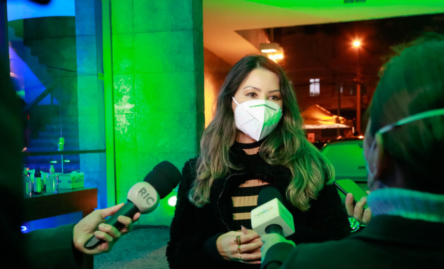 O Governo do Estado deu início oficialmente nesta quarta-feira (12) à campanha Aquece Paraná 2021. A iniciativa da Superintendência Geral de Ação Solidária (SGAS) busca arrecadar roupas, calçados, cobertores, roupas de cama e outros itens em bom estado de uso para destinar a pessoas em situação de vulnerabilidade social de todas as regiões do Estado. A cerimônia de abertura ocorreu por meio de um drive-thru na área externa do Teatro Guaíra. - Curitiba, 12/05/2021 - Foto: Valdelino Pontes