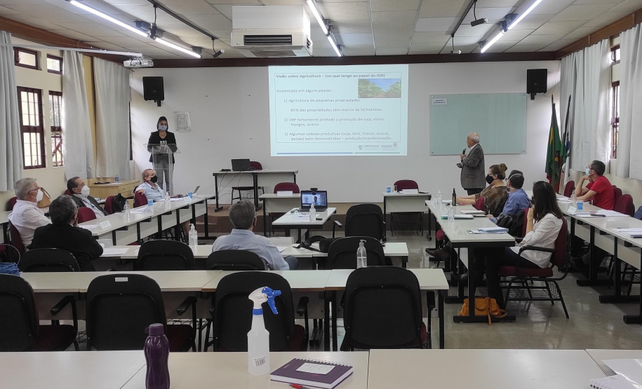 O Secretário de Agricultura e do Abastecimento, Norberto Anacleto Ortigara, deu posse aos integrantes do Comitê Técnico-Científico do IDR-Paraná (Instituto de Desenvolvimento Rural do Paraná - IAPAR-EMATER) nesta quarta-feira (12), em Londrina.  Londrina, 12/05/2021  -  Foto: IDR