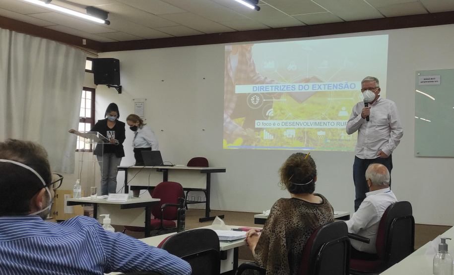 O Secretário de Agricultura e do Abastecimento, Norberto Anacleto Ortigara, deu posse aos integrantes do Comitê Técnico-Científico do IDR-Paraná (Instituto de Desenvolvimento Rural do Paraná - IAPAR-EMATER) nesta quarta-feira (12), em Londrina.  Londrina, 12/05/2021  -  Foto: IDR