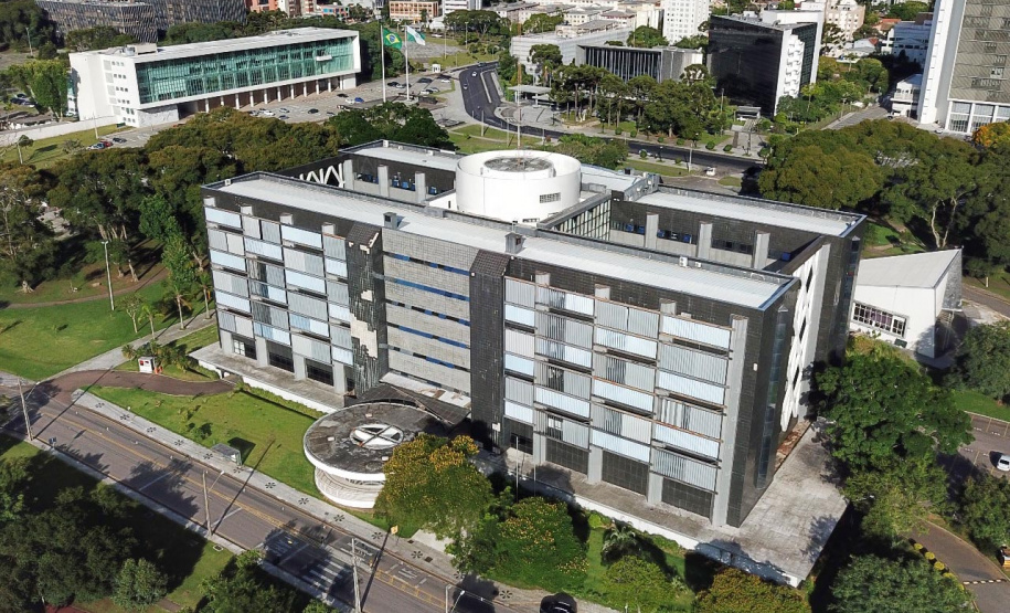 A análise de Certificado de Regularidade do FGTS dos fornecedores ao Governo do Paraná passou a ser automática, a partir de quarta-feira (12). Graças a um convênio firmado pela Secretaria da Administração e previdência com a Caixa Econômica Federal, esse procedimento vai reduzir em até uma semana a liberação dos fornecedores para atender as demandas do Estado. - Foto: José Fernando Ogura/AEN