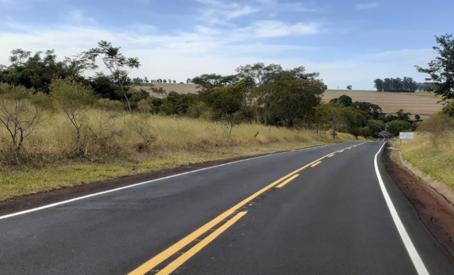 O Departamento de Estradas de Rodagem do Paraná (DER/PR) está concluindo as melhorias na PR-461 e na PR-458, região Noroeste do estado, entre os municípios de Ângulo, Flórida e Lobato. - Foto: DER