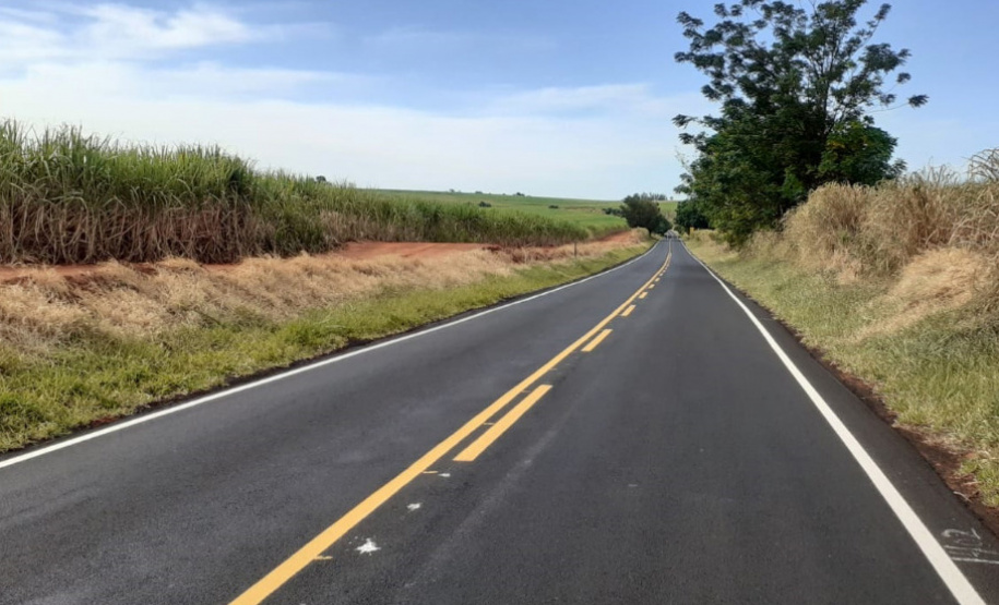 O Departamento de Estradas de Rodagem do Paraná (DER/PR) está concluindo as melhorias na PR-461 e na PR-458, região Noroeste do estado, entre os municípios de Ângulo, Flórida e Lobato. - Foto: DER