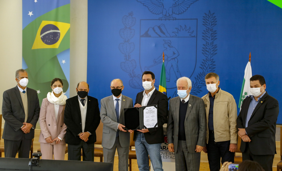 O Governo do Estado, em parceria a Itaipu Binacional e o Parque Tecnológico Itaipu (PTI-BR), vai aplicar R$ 84,6 milhões em projetos de segurança hídrica e saneamento ambiental