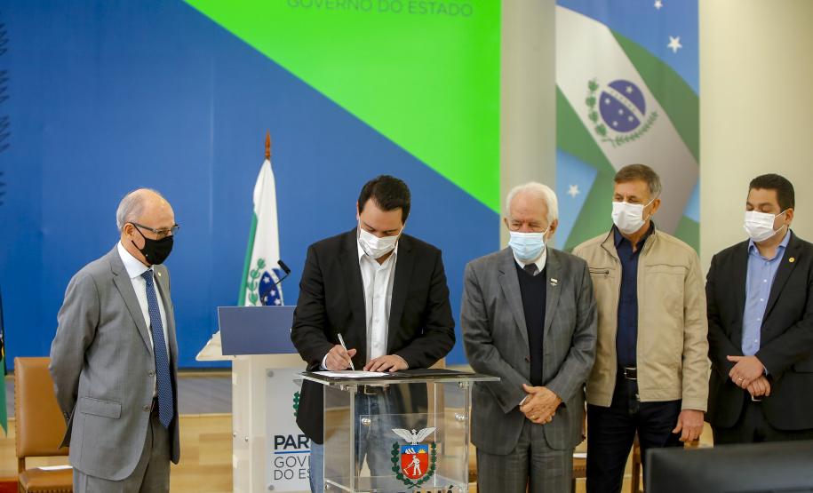 O Governo do Estado, em parceria a Itaipu Binacional e o Parque Tecnológico Itaipu (PTI-BR), vai aplicar R$ 84,6 milhões em projetos de segurança hídrica e saneamento ambiental