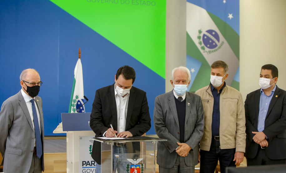 O Governo do Estado, em parceria a Itaipu Binacional e o Parque Tecnológico Itaipu (PTI-BR), vai aplicar R$ 84,6 milhões em projetos de segurança hídrica e saneamento ambiental