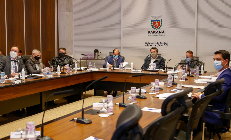 O projeto de concessão dos pátios veiculares do Departamento de Trânsito do Paraná (Detran-PR), desenvolvido pelas equipes do Detran, do Banco Regional de Desenvolvimento do Extremo Sul (BRDE), e da Superintendência Geral de Parcerias (SGPAR), vinculada à Secretaria de Desenvolvimento Sustentável e do Turismo (SEDEST), foi aprovado pelo Conselho de Parcerias (CPAR) nesta quarta-feira, 12, e iniciará a fase de consulta pública por um período mínimo de 30 dias