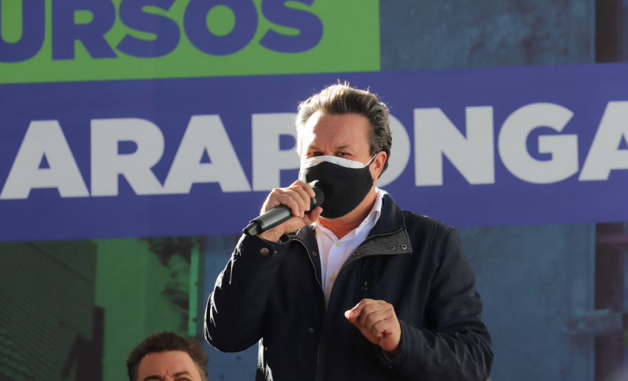 Novos Recursos Arapongas O governador Carlos Massa Ratinho Junior anuncia nesta quinta-feira (13) novos recursos para Arapongas, no Norte do Paraná. São investimentos para a Santa Casa, estradas rurais, pavimentação de ruas e avenidas, um parque urbano e moradias populares. 13/05/2021 - Foto: Geraldo Bubniak/AEN