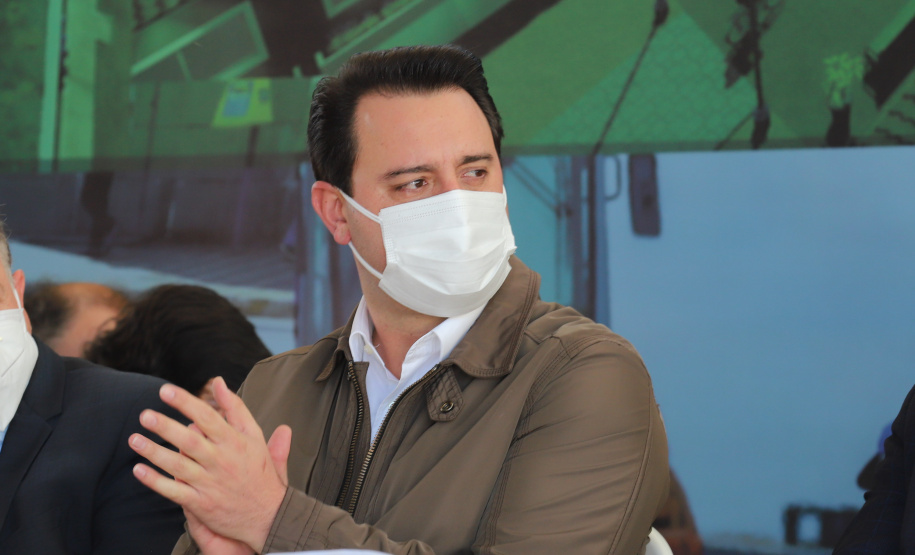 Novos Recursos Arapongas O governador Carlos Massa Ratinho Junior anuncia nesta quinta-feira (13) novos recursos para Arapongas, no Norte do Paraná. São investimentos para a Santa Casa, estradas rurais, pavimentação de ruas e avenidas, um parque urbano e moradias populares. 13/05/2021 - Foto: Geraldo Bubniak/AEN