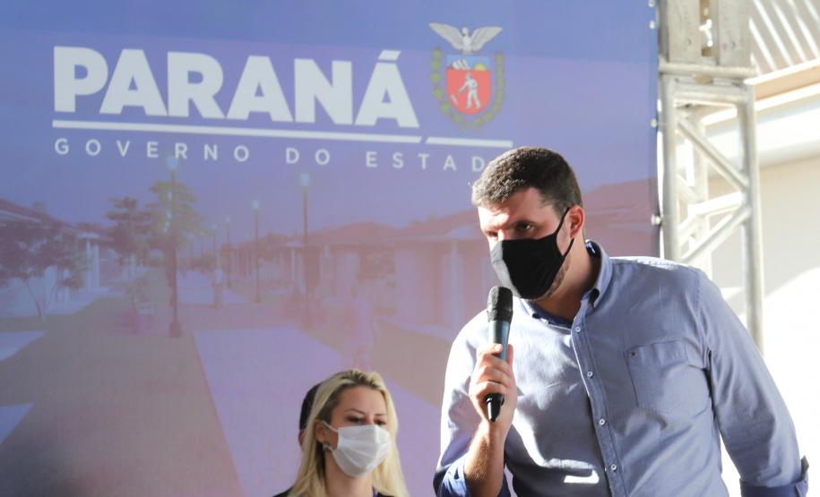 Novos Recursos Arapongas O governador Carlos Massa Ratinho Junior anuncia nesta quinta-feira (13) novos recursos para Arapongas, no Norte do Paraná. São investimentos para a Santa Casa, estradas rurais, pavimentação de ruas e avenidas, um parque urbano e moradias populares. 13/05/2021 - Foto: Geraldo Bubniak/AEN