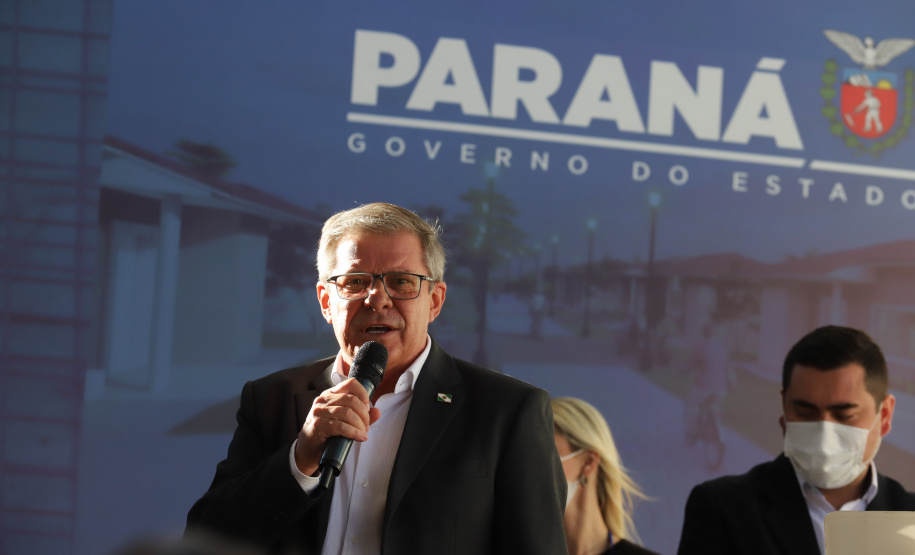 Novos Recursos Arapongas O governador Carlos Massa Ratinho Junior anuncia nesta quinta-feira (13) novos recursos para Arapongas, no Norte do Paraná. São investimentos para a Santa Casa, estradas rurais, pavimentação de ruas e avenidas, um parque urbano e moradias populares. 13/05/2021 - Foto: Geraldo Bubniak/AEN