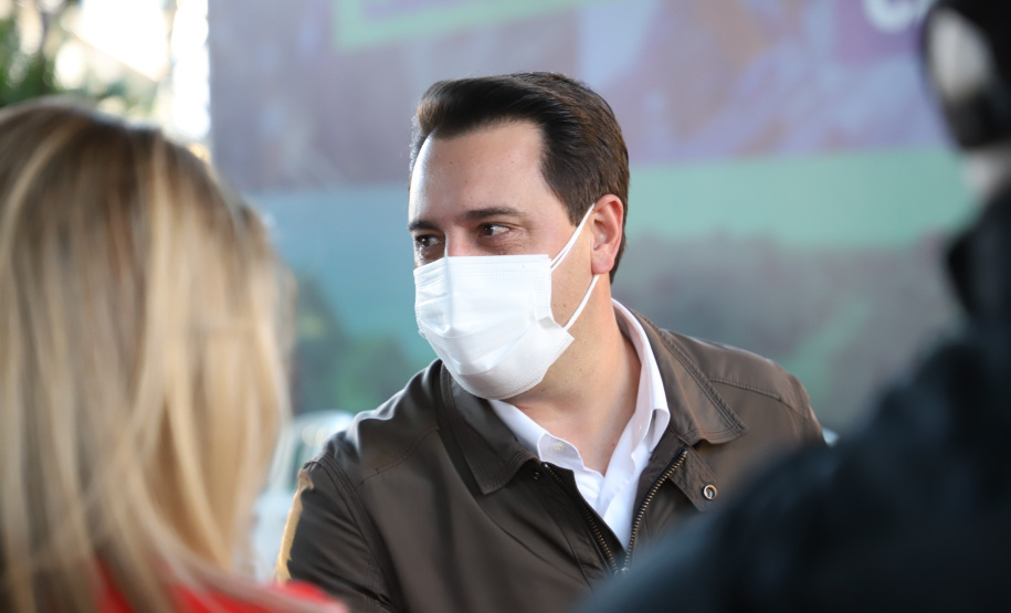 O Governo do Estado destinou R$ 3,1 milhões para ampliar o atendimento à saúde e melhorar a infraestrutura urbana de Cambé, na Região Norte. O anúncio foi feito pelo governador Carlos Massa Ratinho Junior nesta quinta-feira (13) em agenda na cidade.  -  Cambé, 13/05/2021  -  Foto: Ari Dias/AEN