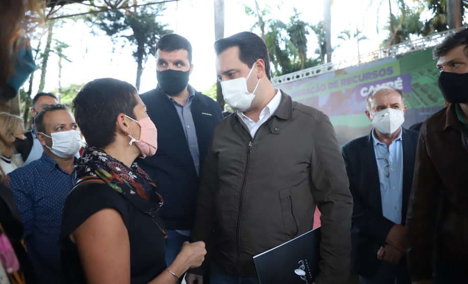 O Governo do Estado destinou R$ 3,1 milhões para ampliar o atendimento à saúde e melhorar a infraestrutura urbana de Cambé, na Região Norte. O anúncio foi feito pelo governador Carlos Massa Ratinho Junior nesta quinta-feira (13) em agenda na cidade.  -  Cambé, 13/05/2021  -  Foto: Ari Dias/AEN