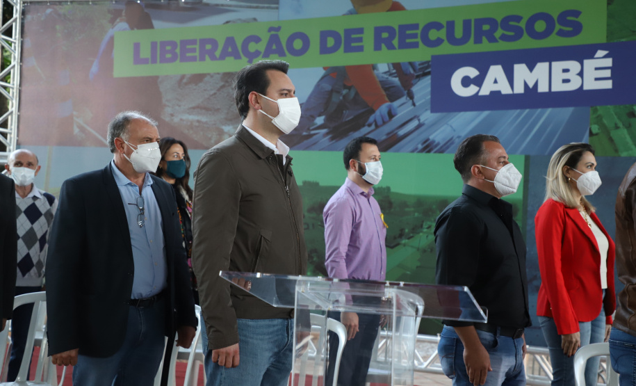 O Governo do Estado destinou R$ 3,1 milhões para ampliar o atendimento à saúde e melhorar a infraestrutura urbana de Cambé, na Região Norte. O anúncio foi feito pelo governador Carlos Massa Ratinho Junior nesta quinta-feira (13) em agenda na cidade.  -  Cambé, 13/05/2021  -  Foto: Ari Dias/AEN